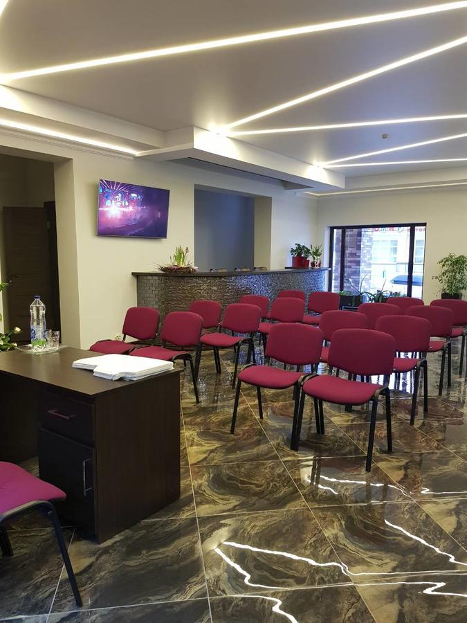 Grad Hotel Ashmyany Esterno foto